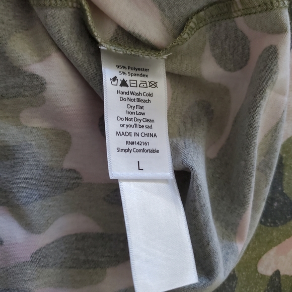 NWT LULAROE TOP CAMO SIZE LARGE - Picture 4 of 5